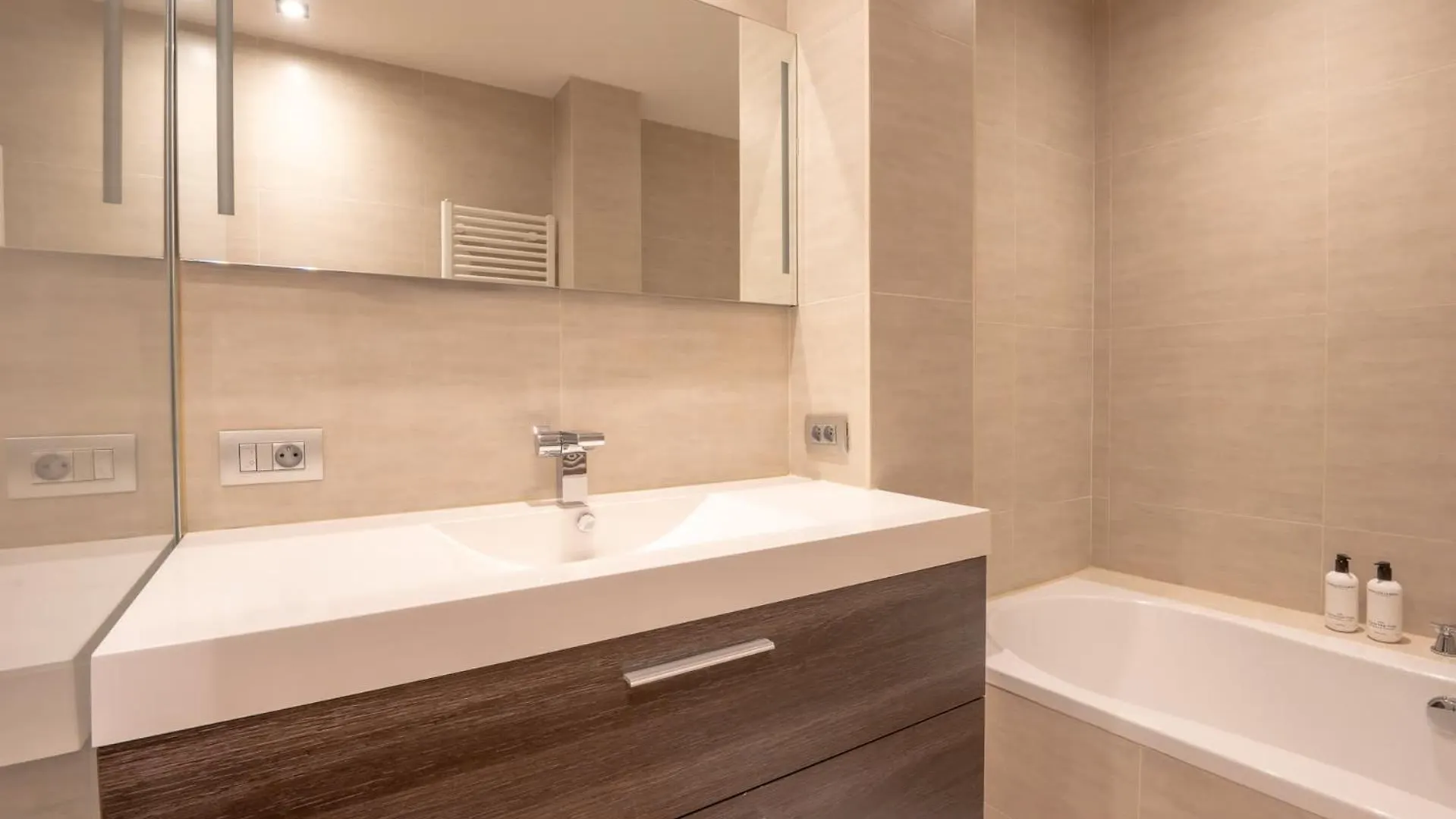 Amazing 3Br Apartment Near The Casino オステンド 0*,